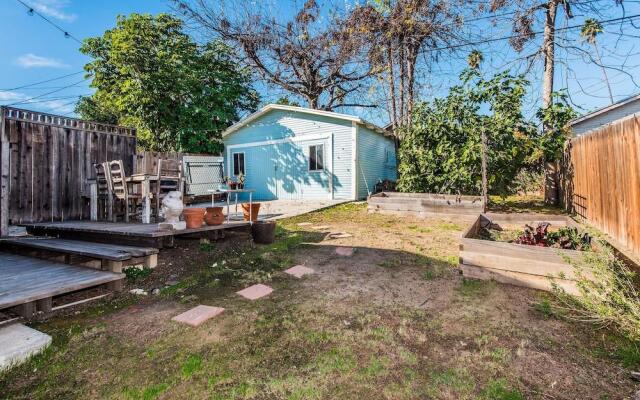 Charming 2 Bedroom Bungalow in Silver Lake