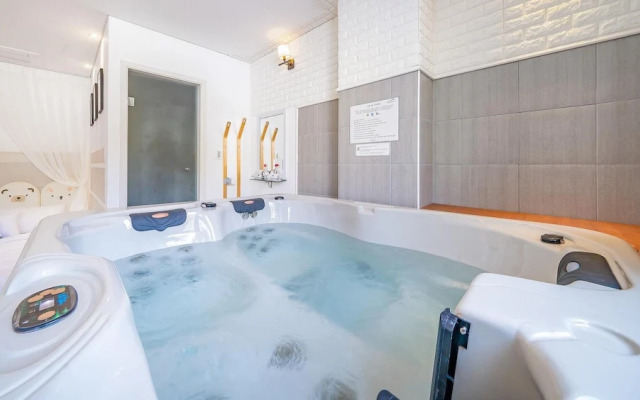 Ganghwa Hi Mom Kids Family Pension Black