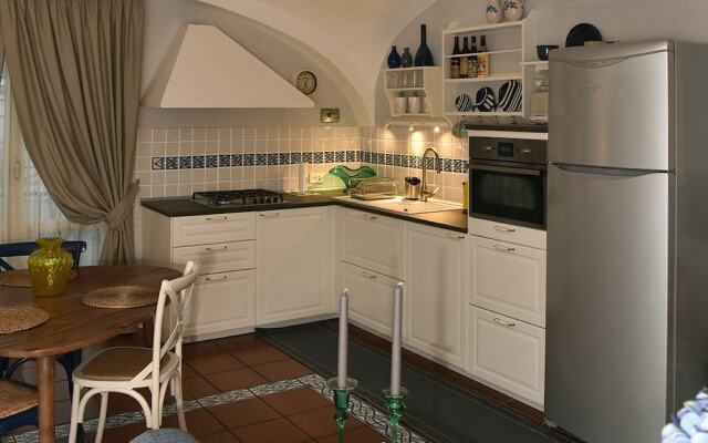 A' Studio Apartment - BH 117