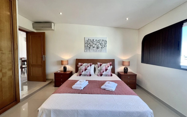 Quarteira Classic With Pool by Homing