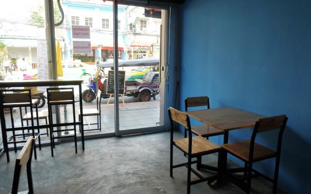 BTS Khaosan Hostel