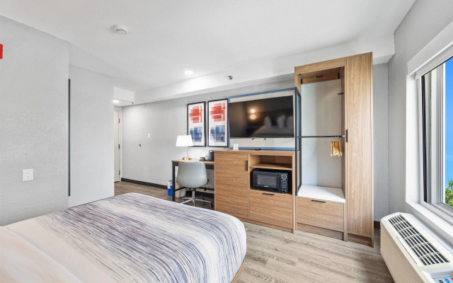 Howard Johnson by Wyndham Urbana