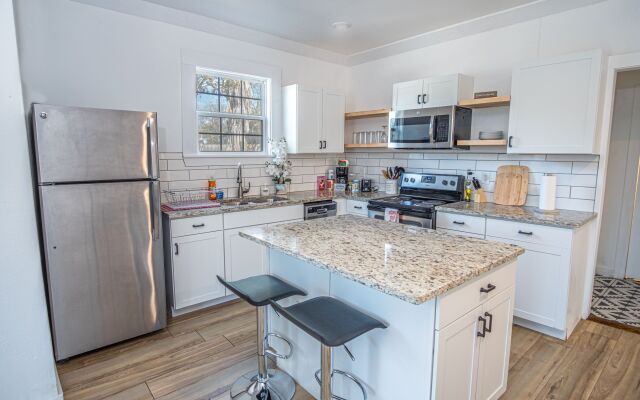 Cozy Remodeled 2br 1ba Near Downtown