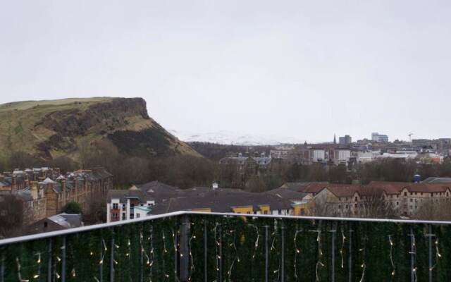 3 Bedroom Apartment With Private Roof Terrace