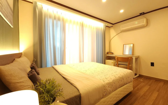 OYO Rooftop Hostel