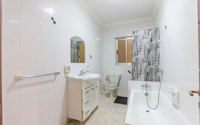 Pool and Sea, charming Merill Apart 4