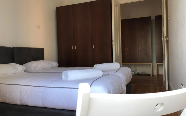 Rua Tenente Campos Rego, Ground Floor