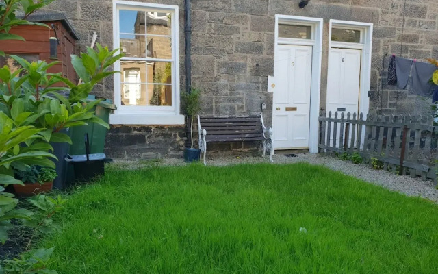 1 Bed Colony Apartment Stockbridge