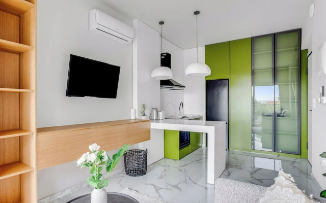 Sanders Old Port Thessaloniki