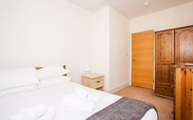 Modern & Spacious Home on Old Kent Road