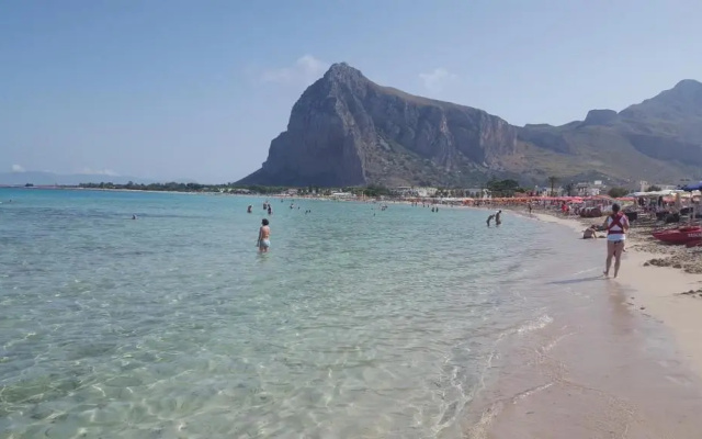 Annalisa Apartments 250 dal mare