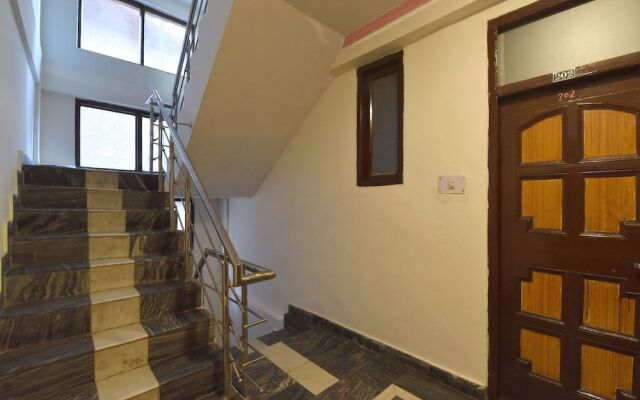 OYO 13387 Hotel Kartik