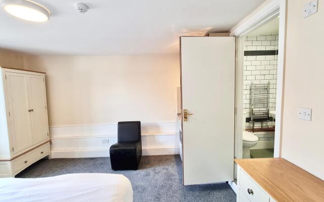 Grace Apartments - Living Rock