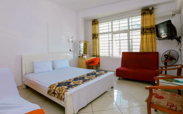 Huong Quynh Hotel
