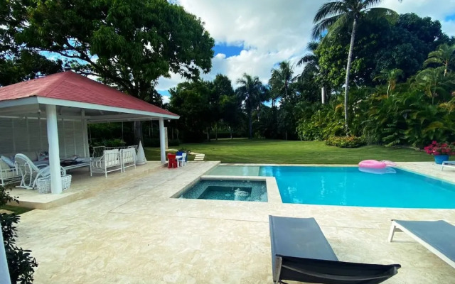 Seasideserenity - Luxury Villa Steps From The Beach