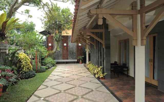 Nuwis Hotel & Convention