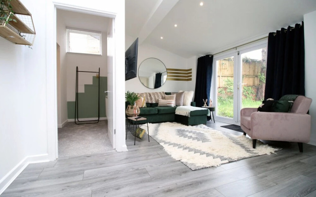 Minister House Apt 1 by Tŷ SA