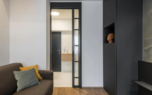 Fully renovated stylish duplex in a convenient location