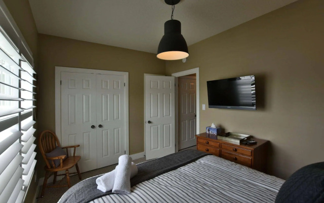 The Lodges at Blue Mountain - Historic Snowbridge Condos