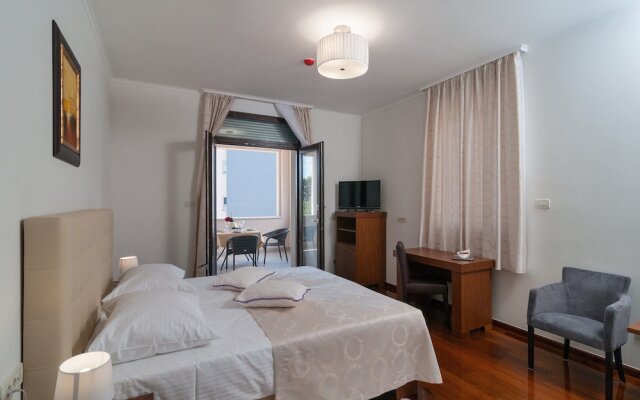 Luxury Rooms near Beach 2