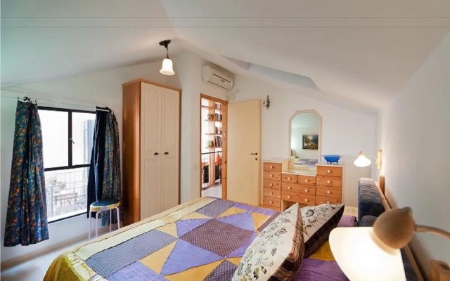 Charming Sunny Haven with Balcony by Sea N Rent