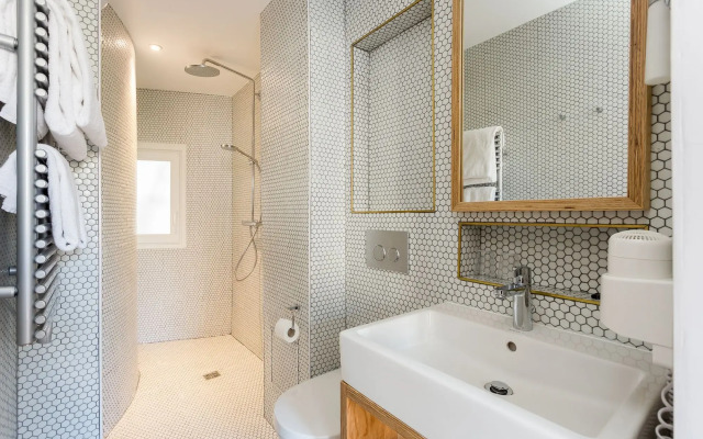 Montholon Paris Hotel