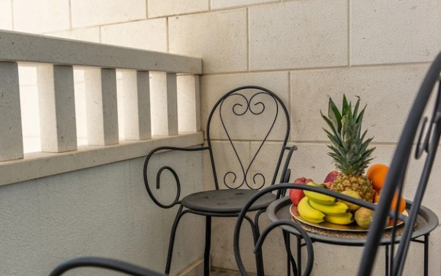 Modern Apartment With Balcony, Near Shopping Mall