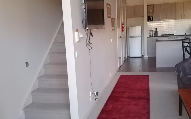 Lovely 2 bedroom apartment across from Shepp Lake.