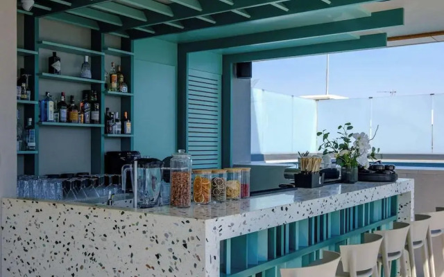 Mercure Larnaca Finikoudes Beach