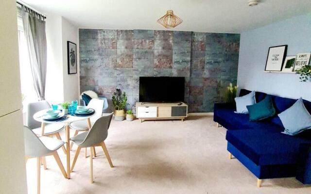 Stylish 2 bedroom Apartment / FREE Gated Parking