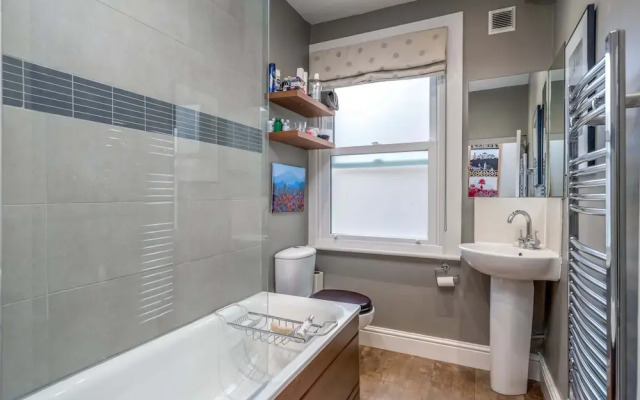 Modern flat near Battersea Park