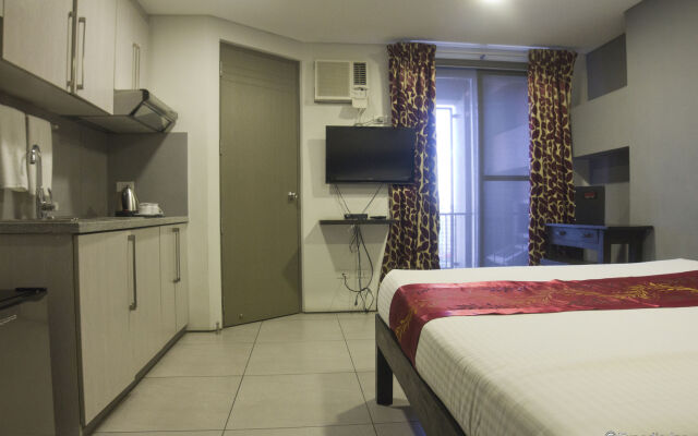 Jade Hotel & Suites