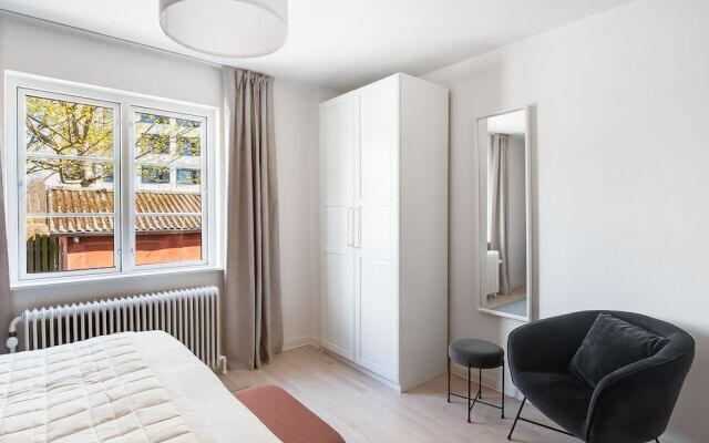 Sanders Charm - Chic 2-bdr Apt With Shared Garden