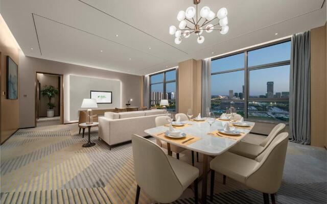 Holiday Inn Fuyang