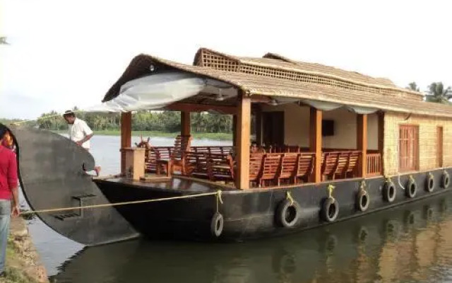 Shivaganga Houseboat