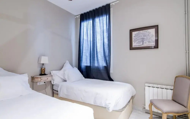 Apartamento de Lujo de Tres Habitaciones