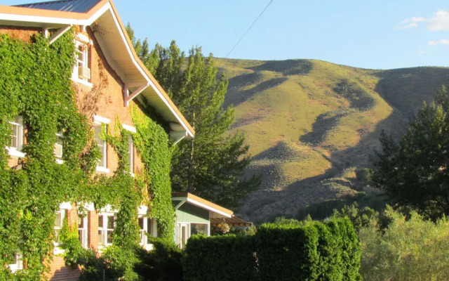 Warm Springs Inn & Winery