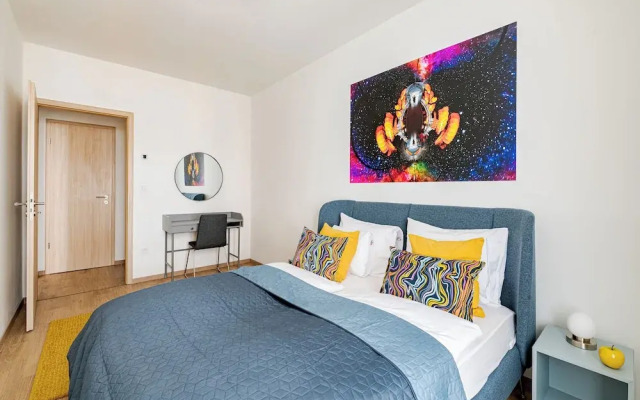 WestSide Garden Apartments by Urbanrent