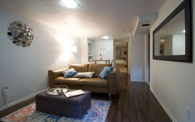 Hidden Greenlake Gem -- Central Location