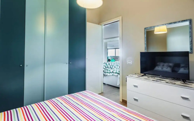 Golden Park Apartment with Terrace