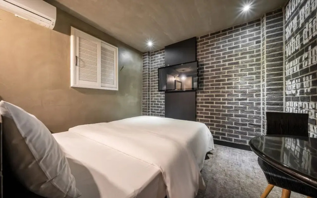 Seongbuk (Bomun-Dong) Piano