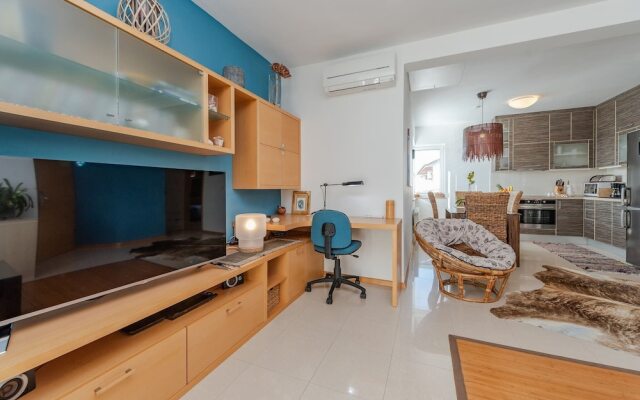 Romantic Oasis modern Apartment