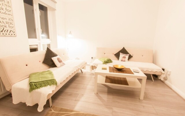 Newly Refurbished 2-br Flat for 5 in London