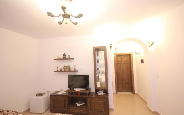 Apartment Altin in old town