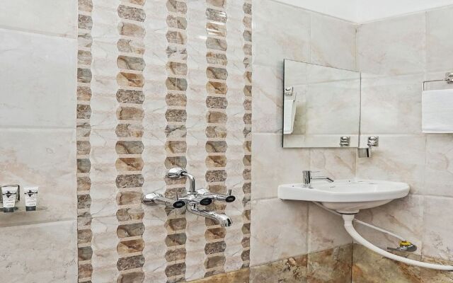 OYO 24932 Hotel Royal Stay