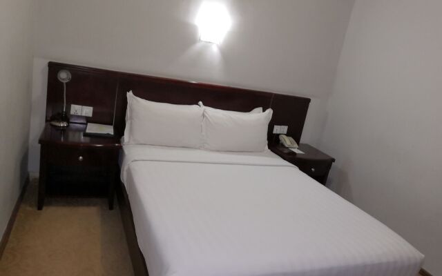 Green Leaf Hotel