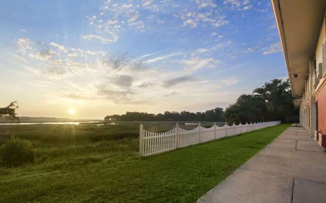 Howard Johnson by Wyndham Beaufort/Parris Island