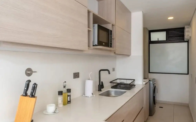 Lovely 3 BR w Balcony in Laureles Medellin