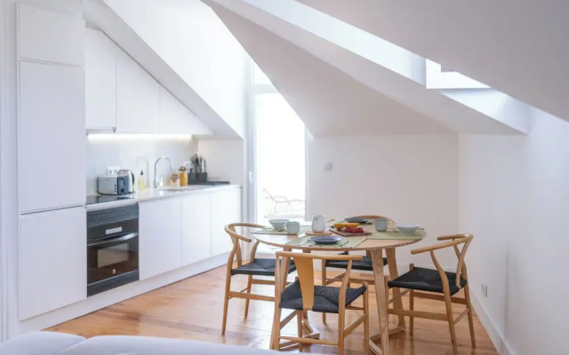 Sunny Lisbon Apartments by SoulPlaces