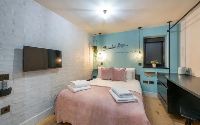 The Insta Playhouse - Covent Garden - by Frankie Says